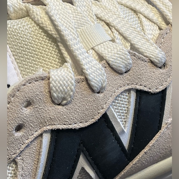 New Balance Cream and Black Sneakers - Picture 8 of 8